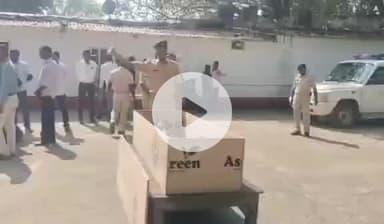 मेदिनीनगर (डालटनगंज): सड़क हादसे में जान गंवाने वाले झारखंड पुलिस के जवान ओरिया हेंब्रम को पलामू पुलिस लाइन में दी गई सलामी