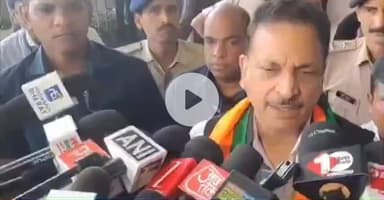 पटना ग्रामीण: खेसारी लाल यादव के रोड शो में एम्बुलेंस फंसी, एक व्यक्ति की मौत, राजीव प्रताप रूढ़ि ने बताया संवेदनहीन