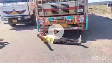 धार: इंदौर-अहमदाबाद मार्ग पर सुनारखेड़ी फाटे पर ग्रामीणों ने किया चक्का जाम