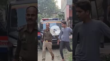 प्रतापगढ़ में गैंगस्टर के घर कई बोरियों में मिलीं नोटों की गड्डियां, गिनती के लिए मशीन मंगानी पड़ी