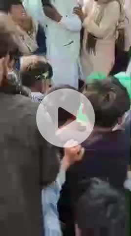 पटना ग्रामीण: राजद कार्यकर्ताओं ने 36 पाउंड का केक काटकर तेजस्वी यादव का जन्मदिन मनाया, 36 सेकंड में बच्चों ने किया चट