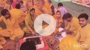 बिधूना: अछल्दा कस्बा के मेला ग्राउंड में चल रहे 51 कुण्डीय गायत्री महायज्ञ में लोगों की भारी भीड़ देखी गई