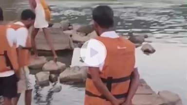 चास: पुपुनकी तट: दामोदर नदी में तेज बहाव से बनी गहराई, कार्तिक पूर्णिमा हादसे के बाद लोगों में दहशत