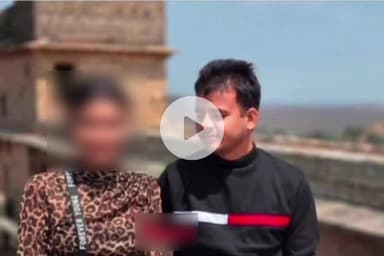 ललितपुर: ललितपुर निवासी युवक ने झांसी यूनिवर्सिटी में दिनदहाड़े प्रेमिका को मारी गोली, फिर स्वयं की कनपटी में मारी गोली, हुई मौत