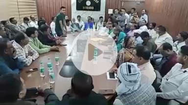 चास: बोकारो के सर्किट हाउस में झारखंड मुक्ति मोर्चा की बैठक हुई