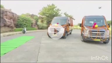 इटावा: सफारी पार्क में दो AC बसों को मुख्य अतिथि अनुराधा वेमुरी ने हरी झंडी दिखाकर रवाना किया