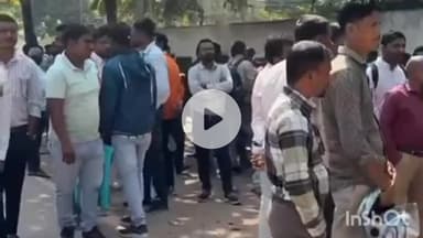 दुर्ग: 2300 डीएड शिक्षक रविवार को शिक्षा मंत्री के निवास विद्युत नगर पहुंचे