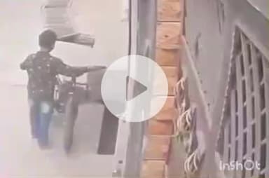 हरिद्वार: ज्वालापुर के बकरा मार्केट में नाबालिग ने चुराई साइकिल, CCTV में कैद हुई वारदात, पुलिस जांच में जुटी