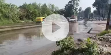 फतुहा: जेठुली कच्ची दरगाह के बीच एनएच पर नाले का पानी बहने से यात्री परेशान