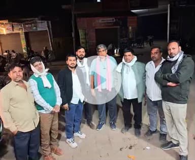 #जनसेवा: समसपुर के युवा साथियों के साथ सहावर अड्डा गंजडुंडवारा में।
अब्दुल हफीज गांधी