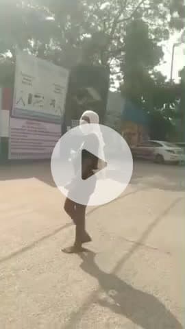 मुज़फ्फरनगर: मुजफ्फरनगर में 'चाकू वाली हसीना' का आतंक, नकाबपोश युवती को देखकर सहमे लोग, युवती ने दी धमकी- 'थोड़ा घोपा है चले जाओ'