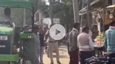 जगाधरी: साढ़ौरा में नगर पालिका टीम ने पुलिस बल के साथ दुकानों के आगे से अतिक्रमण हटाया