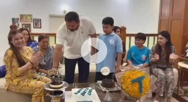 पटना ग्रामीण: नेता प्रतिपक्ष तेजस्वी यादव का आज जन्मदिन है, परिवार के साथ काटा केक