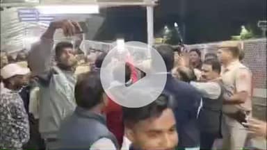 लाडपुरा: पूर्व मुख्यमंत्री गहलोत के सामने कांग्रेस के दो गुट रेलवे स्टेशन पर आमने-सामने, धारीवाल और गुंजल समर्थक हुए भिड़