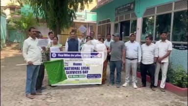 भभुआ: व्यवहार न्यायालय में जिला विधिक सेवा प्राधिकार द्वारा नेशनल लीगल सर्विस डे पर निकाली गई जागरूकता रैली