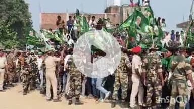 भभुआ: भभुआ हवाई अड्डा में तेजस्वी के आगमन से पहले कार्यकर्ताओं में जोश देखा गया, पुलिस ने भीड़ को किया कंट्रोल