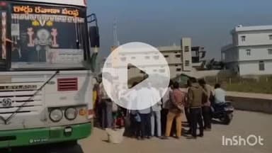 యాలాల్: లక్ష్మీ నారాయణపూర్ సమీపంలో విరిగిన ఆర్టీసీ బస్ స్టీరింగ్ రాడ్, తప్పిన పెను ప్రమాదం