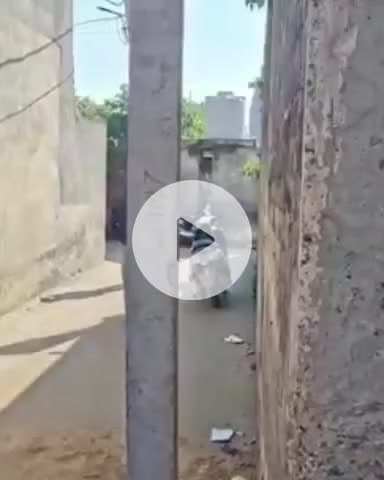 जगाधरी: सावन कॉलोनी में सड़क के बीचलगे खंभे को लेकर दो परिवारों में हुआ विवाद महिला बोली नियम से लगवाया खंबा#Jansamasya