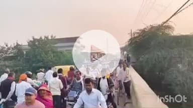 बिधूना: अछल्दा कस्बा स्थित सकरे नहर पुल पर जाम से जूझ रहे लोगों को पुलिस ने मौके पर पहुंचकर खुलवाया जाम