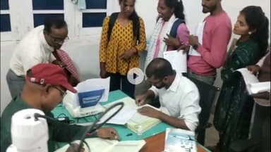 गिरिडीह: गिरिडीह सदर अस्पताल में होमगार्ड बहाली के लिए मेडिकल जांच कराने हेतु उमड़ी अभ्यर्थियों की भीड़