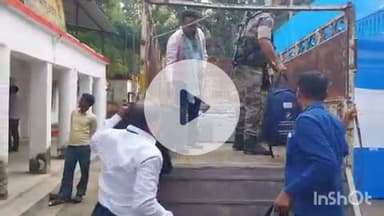 करपी: करपी के मतदान केंद्र पर पहुंचे मतदान कर्मी