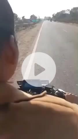 झांसी: बुंदेलखंड विश्वविद्यालय के सामने छात्रा और युवक द्वारा खुद को गोली मारने का वीडियो सोशल मीडिया पर हुआ वायरल