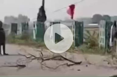 करछना: सहलोलवा गांव के सामने हाई टेंशन तार अचानक टूटकर मार्ग पर गिरने से मची अफरा-तफरी