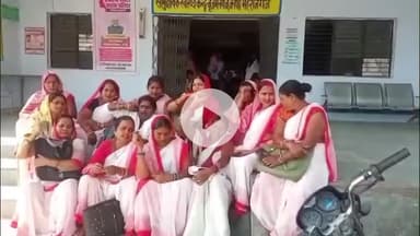 फरेंदा: बृजमनगंज सामुदायिक स्वास्थ्य केंद्र पर आशा कार्यकत्रियों का धरना आठवें दिन भी जारी