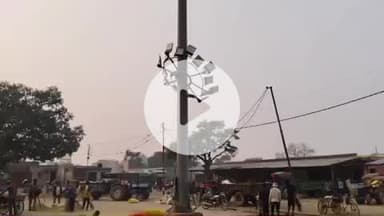 हाथरस: अलीगढ़ रोड मंडी समिति में 6 महीनों से खराब पड़ी हाईमास्ट लाइट, शिकायत के बावजूद समाधान नहीं हुआ