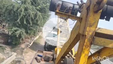 भोगनीपुर: मावर के निकट कार अनियंत्रित होकर हाइवे पर पलट गई, दो लोग हुए घायल, उपचार के लिए मेडिकल कॉलेज भेजा गया