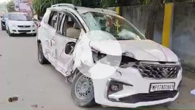 इटावा: सिविल लाइन इलाके के लुहन्ना चौराहे पर डीसीएम और कार की जोरदार टक्कर, कार सवार 5 लोग हुए घायल, सैफई रेफर