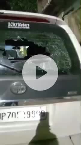 करछना: नैनी क्षेत्र के महेवा पश्चिम पट्टी में दबंगों ने जमकर किया हंगामा, मची रही अफरा-तफरी