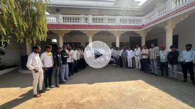 छपारा: सिवनी युवा कांग्रेस के नवनिर्वाचित पदाधिकारी बर्रा गांव में केवलारी विधायक से मिले