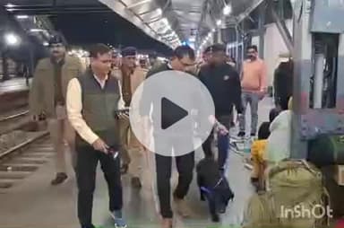 हरिद्वार: दिल्ली बम धमाके के बाद SP सिटी अभय सिंह के नेतृत्व में बम डिस्पोजल और डॉग स्क्वाड ने रेलवे स्टेशन पर की सघन चेकिंग