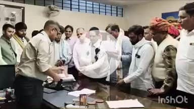 दौसा: दौसा विधायक दीनदयाल बैरवा ने किसानों को रात की बजाय दिन में बिजली देने के लिए कलेक्टर को सौंपा ज्ञापन