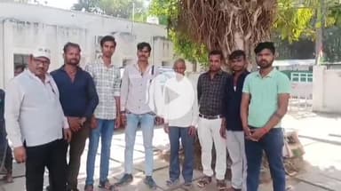 ललितपुर: जुगपुरा वार्ड नंबर 8 के निवासियों ने आरसीसी सड़क निर्माण के लिए जिला अधिकारी कार्यालय में दिया ज्ञापन