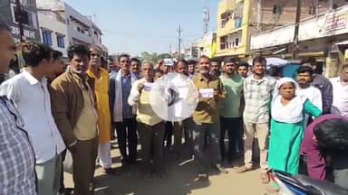 बीना: थाने के सामने मारुति मंदिर के पास नगर पालिका ने सब्जी विक्रेताओं के काटे चालान, दुकानदारों ने किया हंगामा