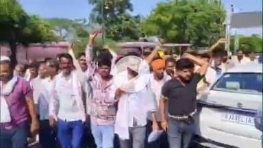 लाडपुरा: किसान ने विभिन्न समस्याओं को लेकर संभागीय आयुक्त कार्यालय पर किया प्रदर्शन, नारेबाजी की