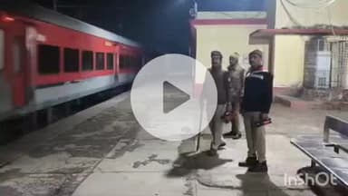 बिधूना: दिल्ली धमाके के बाद अछल्दा क्षेत्र में थाना प्रभारी पंकज मिश्रा ने सख्ती से चलाया जगह-जगह चेकिंग अभियान