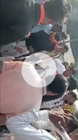 सागर जिले की रहली कृषि उपज मंडी में व्यापारियों द्वारा की जा रही लूट से परेशान होकर भारतीय किसान संघ द्वारा मंडीगेट बंद