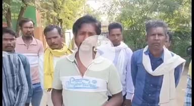 सिवनी: आदिवासी समुदाय ने मुख्यमंत्री के नाम कलेक्टर को सौंपा ज्ञापन