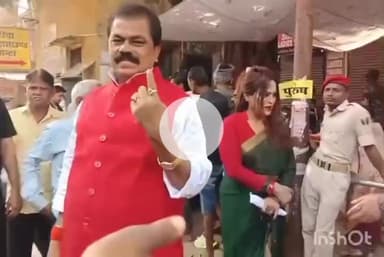 गया टाउन सीडी ब्लॉक: कांग्रेस प्रत्याशी मोहन श्रीवास्तव ने परिवार संग किया मतदान, शहर में बदलाव की लहर का किया दावा, भाजपा पर साधा निशाना