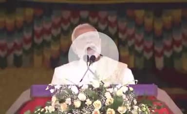 कल शाम दिल्ली में हुई भयावह घटना ने सभी के मन को व्यथित कर दिया है। मैं पीड़ित परिवारों के दुख को समझता हूँ। आज पूरा देश