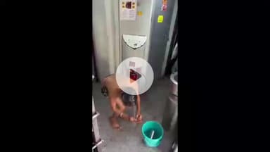 झांसी: चलती ट्रेन के कोच में नहा कर रील बनाने वाले रीलबाज को आरपीएफ झांसी स्टेशन की टीम ने ढूंढ निकाला, की कार्रवाई