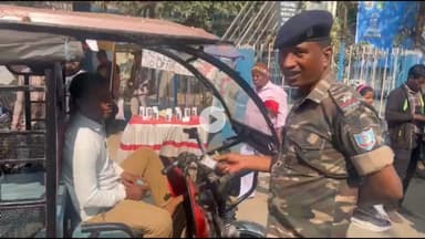 गिरिडीह: शहर में बढ़ते टोटो वाहनों पर नियंत्रण के लिए यातायात पुलिस ने अंबेडकर चौक पर चलाया विशेष जांच अभियान