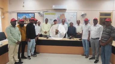 झालरापाटन: झालावाड़ के मिनी सचिवालय में सड़क हादसों में मानवता की मिसाल बने राहतवीरों का जिला कलक्टर और एसपी ने किया सम्मान