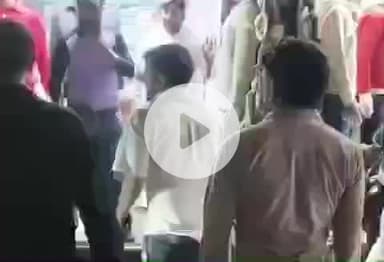 रूड़की: पश्चिमी अंबर तालाब के पास भरे बाजार में दुकान में घुसकर गुंडागर्दी करते हुए लाठी-डंडों से की मारपीट, वीडियो हुआ वायरल