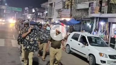 महाराजगंज: परतावल में CO सदर ने किया फ्लैग मार्च, लोगों में बढ़ा सुरक्षा का विश्वास