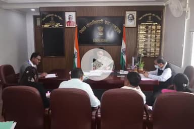 सिमडेगा: सिमडेगा डीसी की अध्यक्षता में समाहरणालय में जिला अनुकंपा एवं स्थापना समिति की बैठक हुई