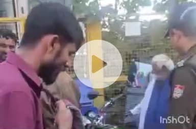 हरिद्वार: ऋषिकुल तिराहे के पास ठेली लगाने वाली महिला से अश्लील हरकत करने पर 2 युवकों की धुनाई, पुलिस ने लिया हिरासत में